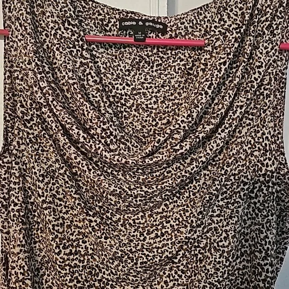 Cable & Gauge ladies top - Picture 2 of 5